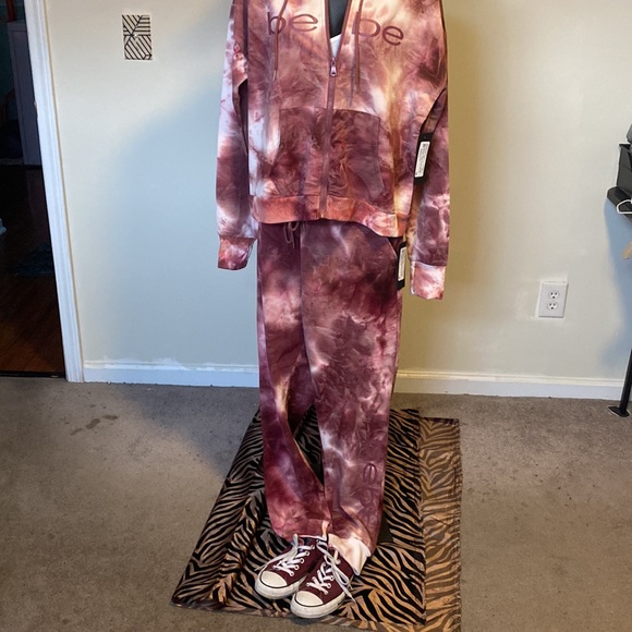 NWT WOMEN’S BURGUNDY BEBE TIE-DYE JOGGING SET - Picture 12 of 16